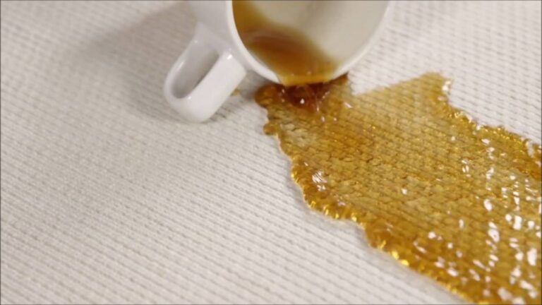 Protege tus muebles con telas impermeables y antimanchas